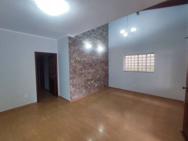 #31 - Casa para Venda em Valinhos - SP - 2